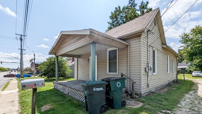 Building Photo - PRELEASING for AUGUST! Close to Campus; In-Unit Washer and Dryer