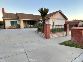 Building Photo - 2536 Greenhill Dr