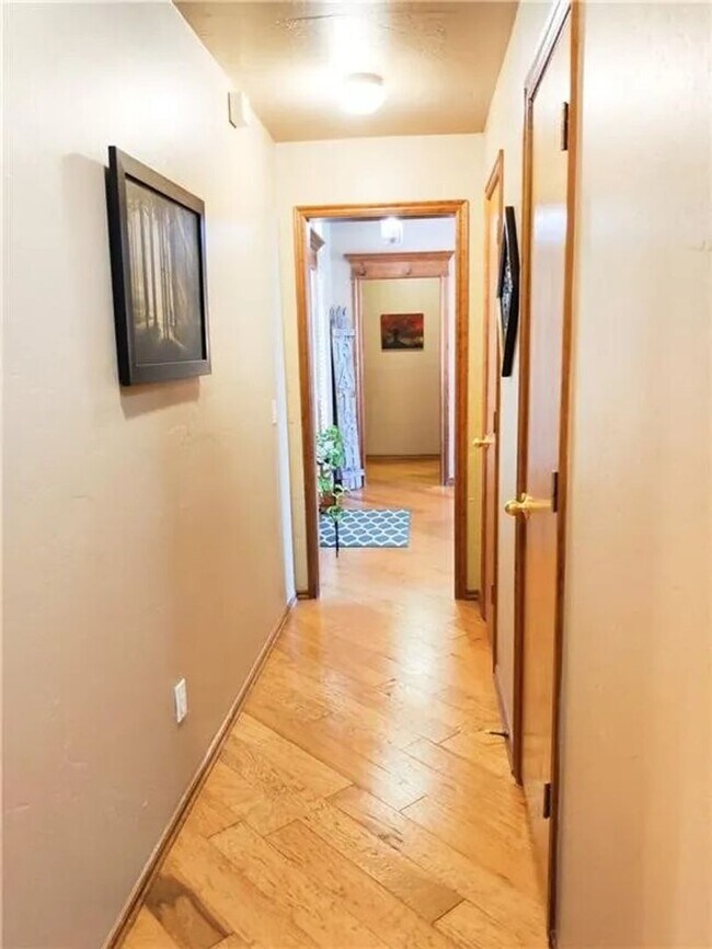 Building Photo - Spacious Home - Storm Shelter - Edmond Sch...