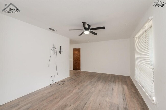 Building Photo - 5017 Kingston Dr