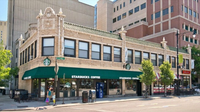 Primary Photo - 2525 N Clark St