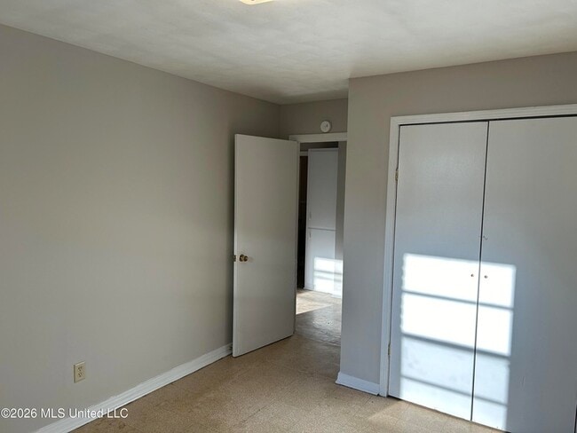 Building Photo - 106 Rollins Dr