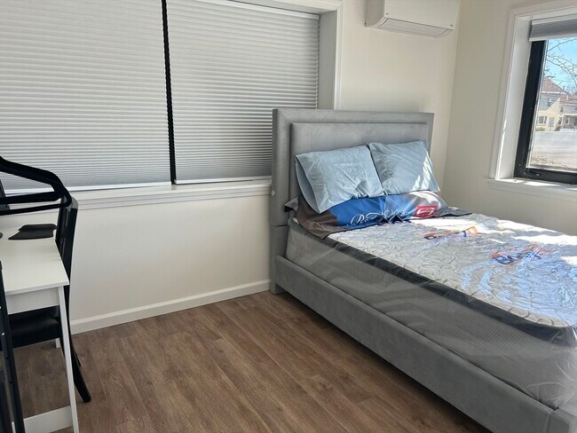 Building Photo - 64 Salem St