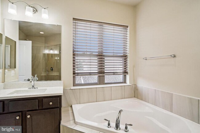 Building Photo - 3038 Jacobs Garden Ln