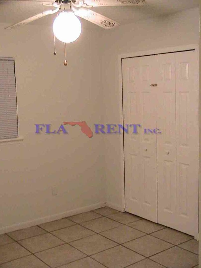 Building Photo - NICE!  2 BEDROOM  2 BATH / 1 CAR GARAGE - ...