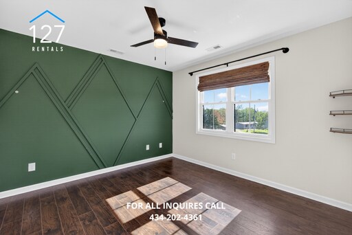 Building Photo - Beautiful 3 bedroom 2.5 bath!