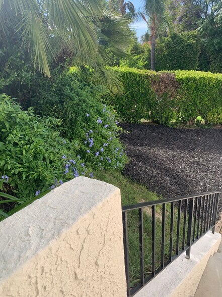 Handrails - 5246 Calderon Rd
