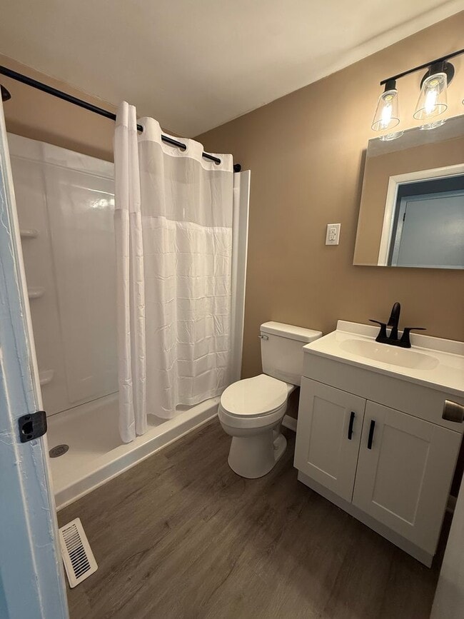 Building Photo - Updated One Level Apt - Kingsport, TN