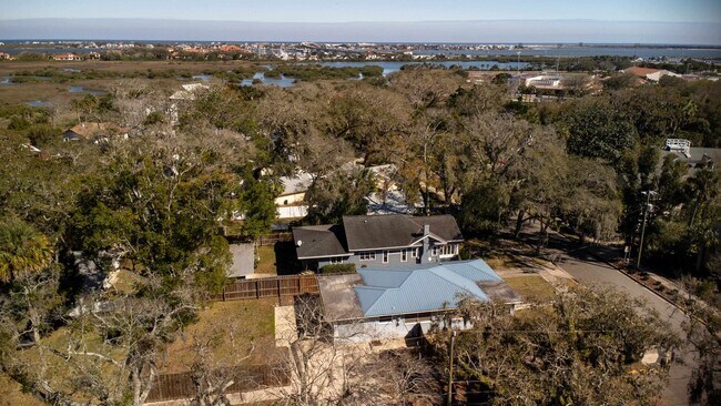 Building Photo - 64 Fullerwood Dr