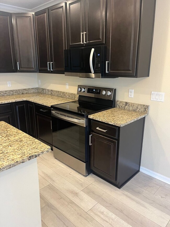 Building Photo - 3 Bed / 2 Bath Home w/ Solar Panels!