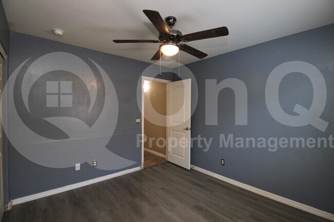 Building Photo - 5513 S 27th Dr