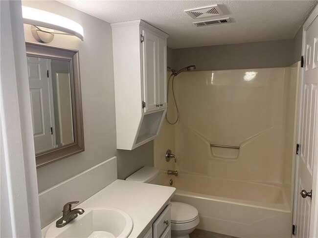 Building Photo - 415 S 20th St