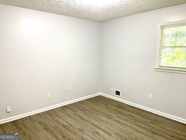 Building Photo - 86 Church St