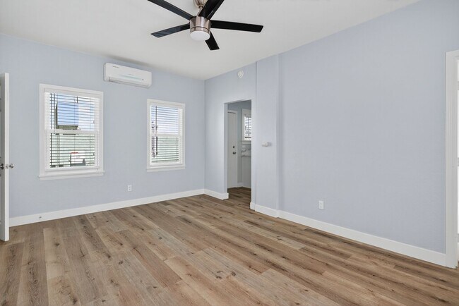 Interior Photo - 1711 E Appleton St