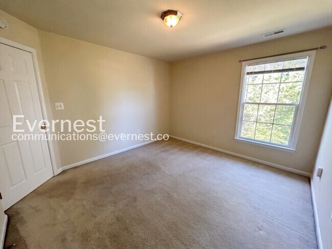 Building Photo - 7 St Stephens Ct