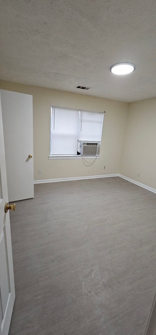 Building Photo - 2 BR/1 BA near downtown Barnesville