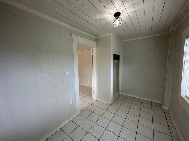 Building Photo - 3633 Kansas Ave