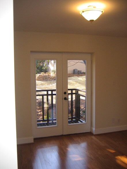 Building Photo - 223 N Dotger Ave
