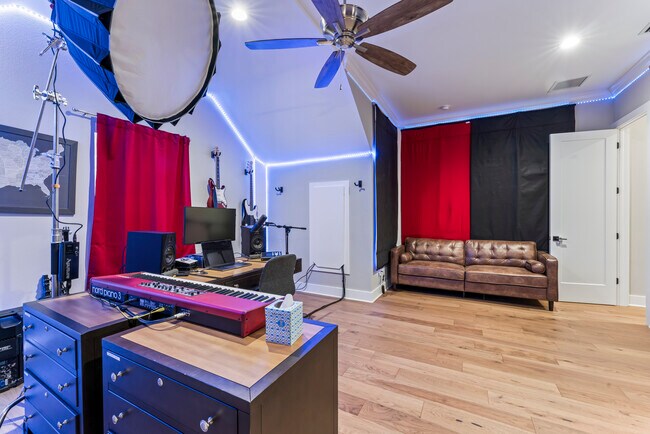 Building Photo - 3314 W Villa Rosa St