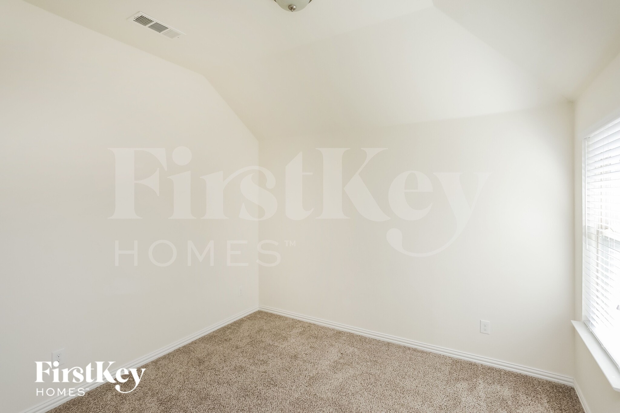 Building Photo - 1014 Longhill Way