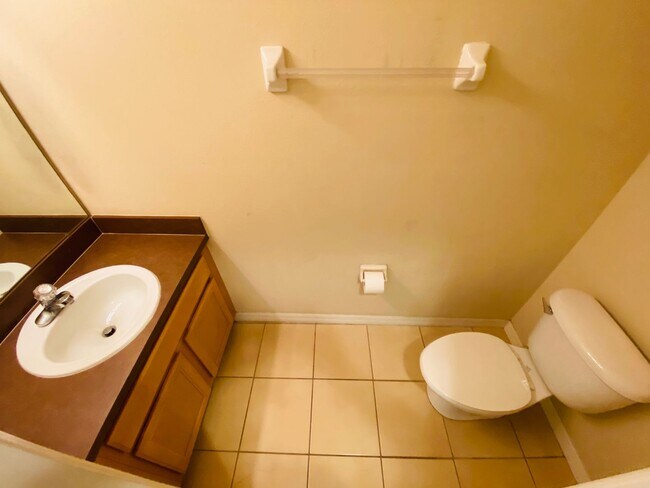 Building Photo - 3BD / 2.5BA Carriage Home