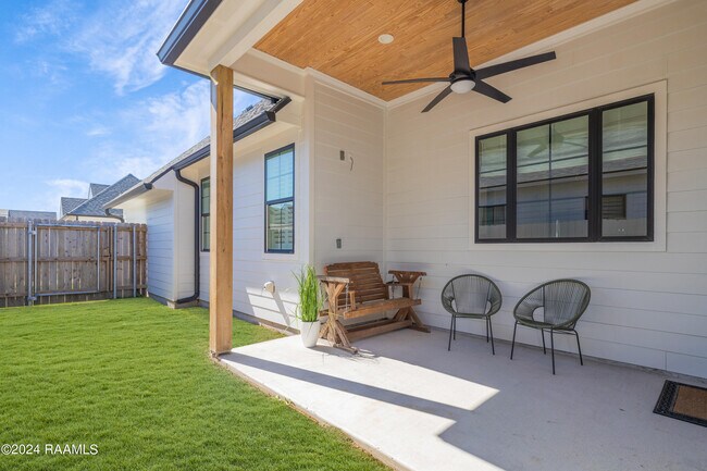 Building Photo - 105 Tea Rose Dr