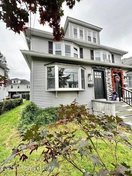 Primary Photo - 44 Shoemaker St