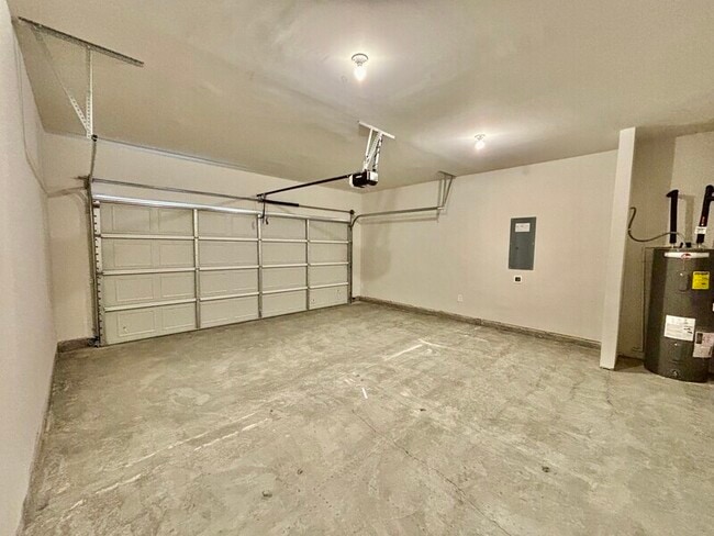 Building Photo - 401 Perth Dr