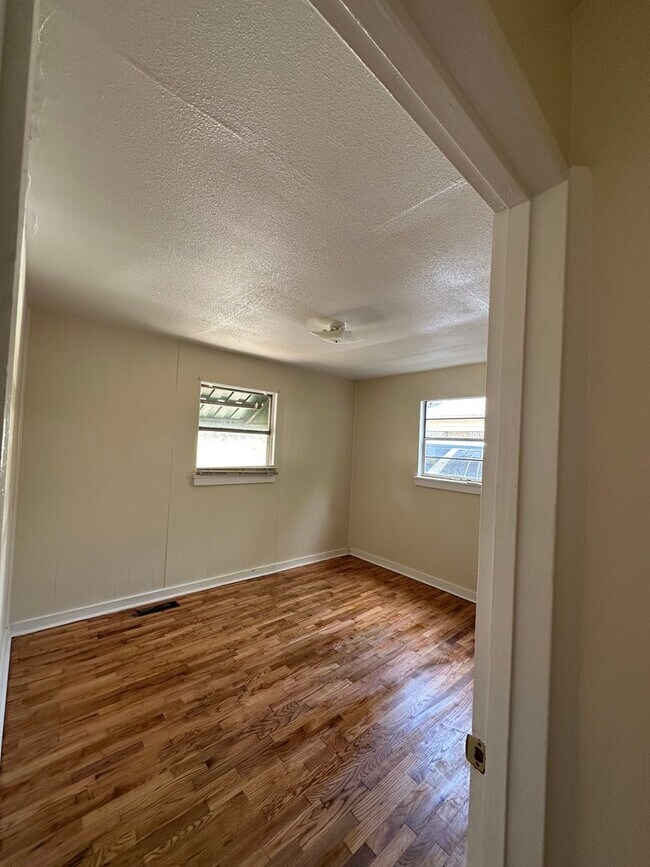 Building Photo - 3 Bedroom and 2 Bathroom home.