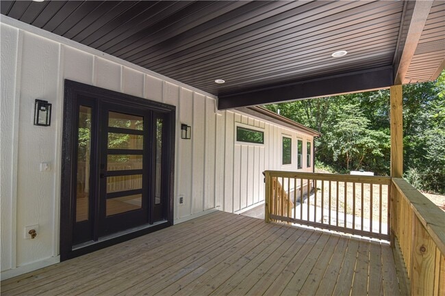 Building Photo - 13734 Canal St