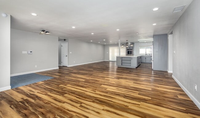 Building Photo - Large, Gorgeous Single Story Pool Home