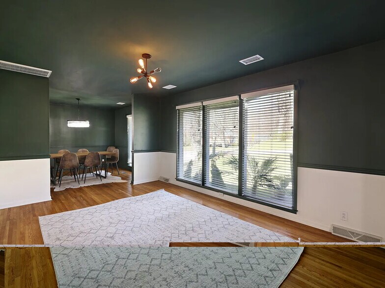 Building Photo - 436 Foothill Dr