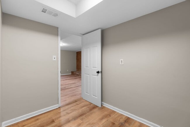 Building Photo - 4 Bed 3 Bath - Takoma Park Split Level - Move In Ready