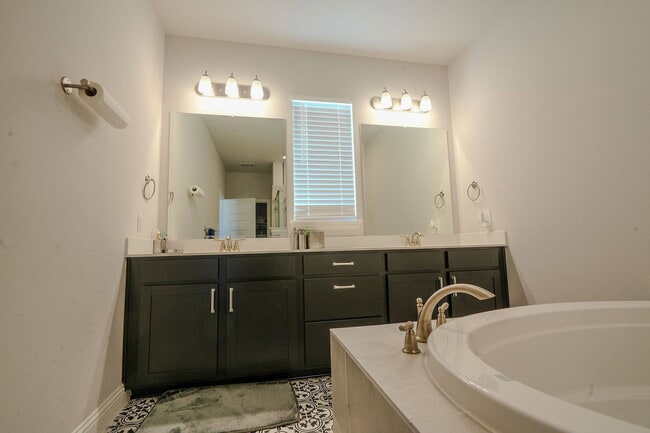 Building Photo - 2130 Argolis Dr