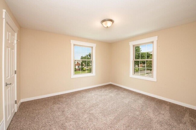 Building Photo - 5026 N Bay Ridge Ave
