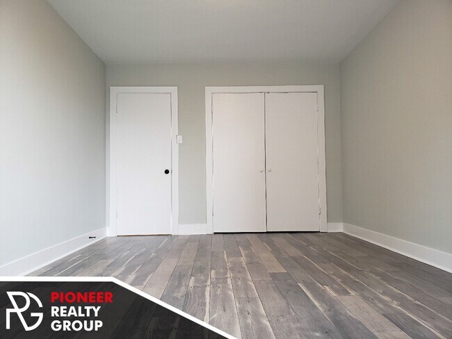 Building Photo - High rise in Lakeview East