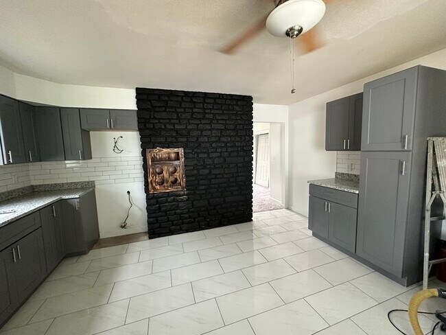 Building Photo - 5125 Bigelow Dr