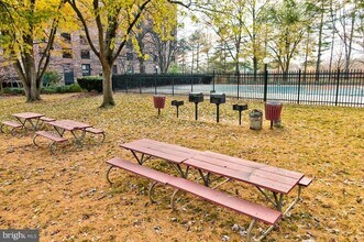 Building Photo - 10320 Westlake Dr