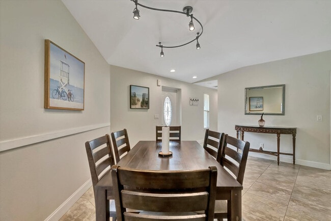 Building Photo - 2529 Croton Ave