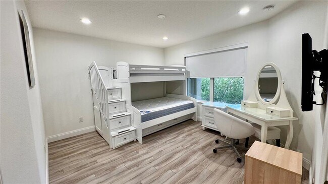 Building Photo - 6826 Sorrento St