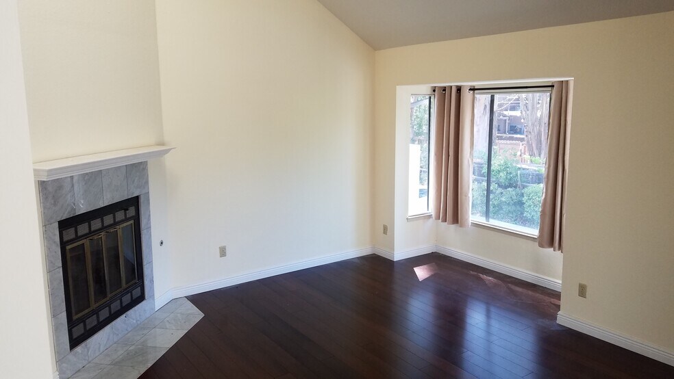 Living Room - 3073 Middlefield Rd