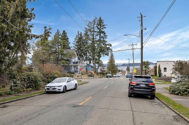 Building Photo - 9813 62nd Ave S