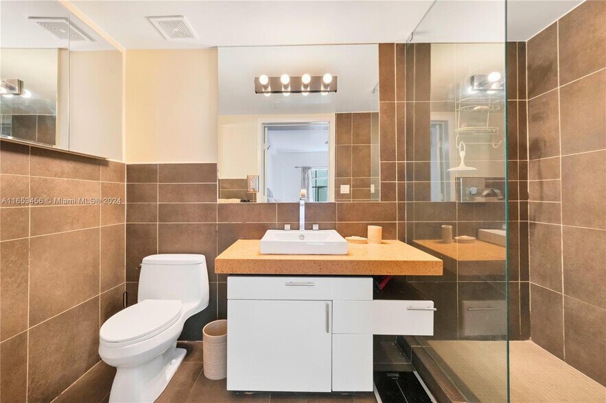 Stylish Bathroom - 435 21st St
