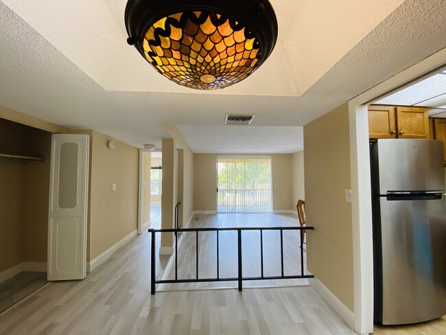 Building Photo - 3660 Inverrary Dr