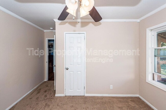 Building Photo - 1233 Hawthorne Cir
