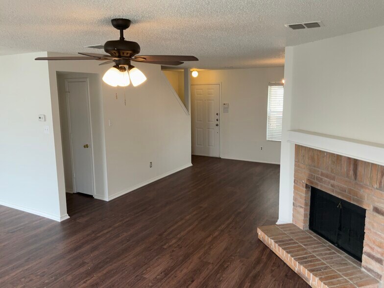 Building Photo - 8724 Hunters Creek Ct