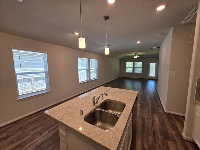Building Photo - 221 Harper Ridge Dr