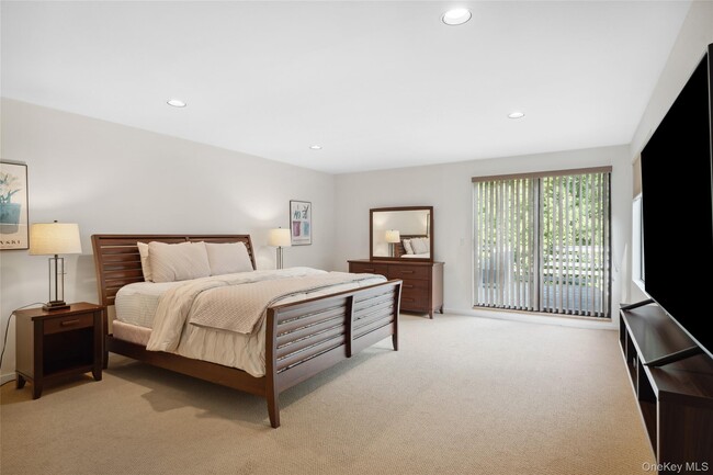 Building Photo - 26 Woodland Way