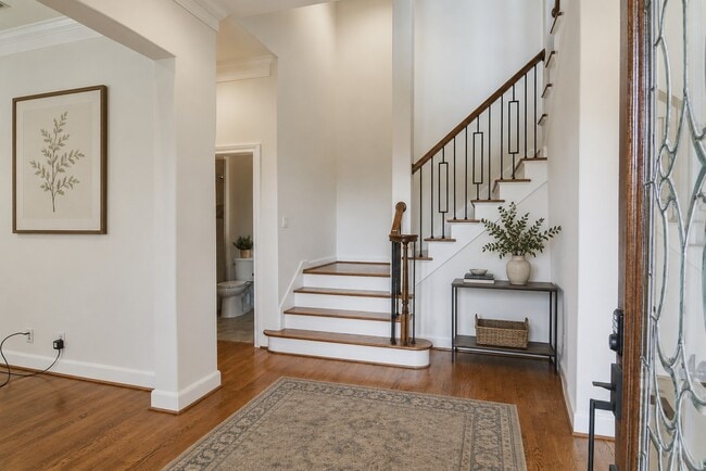 Building Photo - 302 S Gate Stone