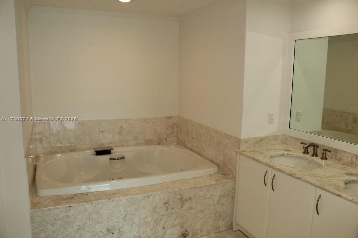 Building Photo - 1331 Brickell Bay Dr